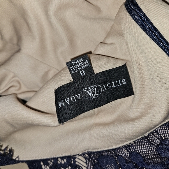 Betsy & Adam open back lace dress with 3/4 sleeves. Fit and flare. Size 8 Medium - Picture 6 of 12